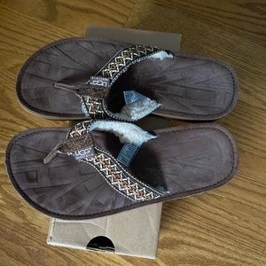 Ugg flip flops